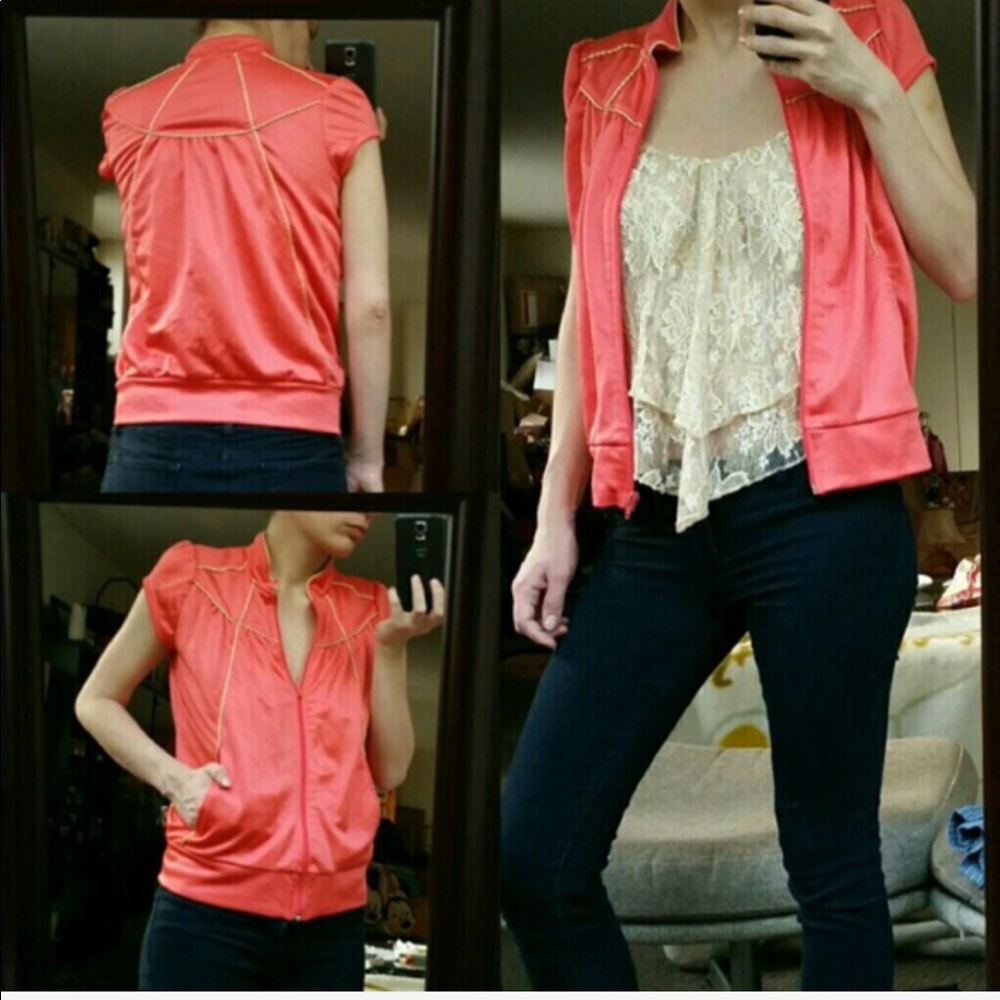 🥀SALE* cute pink and gold short sleeve zip up top
